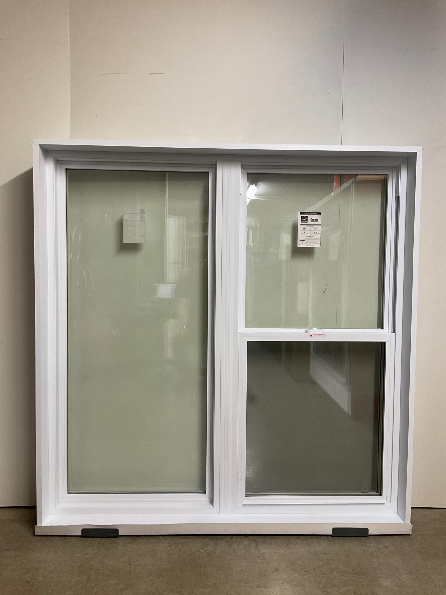 10952JGP Fenêtre Jumelée Guillotine PVC Blanc 2 sect 1 ouvr 61 x 62 1/4 – Image 2