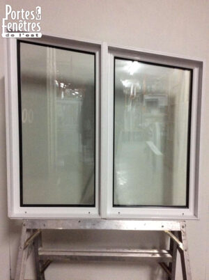 9220fp Fenêtre Fixe PVC 2 Sections Trapèze 35 x 34 1/2  x 28 3/4
