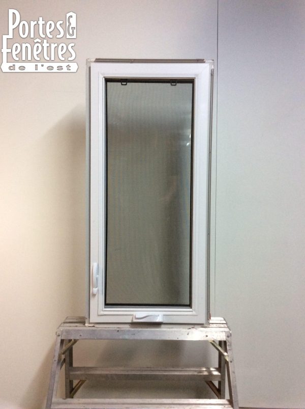 10283BP Fenêtre Battant PVC Blanc 1 sect 1 ouvr Salle de montre  21 1/2 x 45 3/4 - Image 2