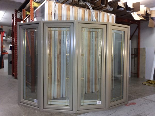 10310BWH Fenêtre Bay Window HYBRIDE Kaki 4 sect 2 ouvr Vitrail tige laiton avec lumière encastrée  84x60 1/4