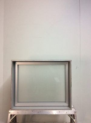 10384FH Fenêtre Fixe HYBRIDE Anodisé Verre sablé salle de montre  27 x 22