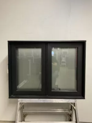 10645BH Fenêtre Battant HYBRIDE Noir 2 sect 2 ouvr Noir intérieur verre satinée  39 x 29 1/2
