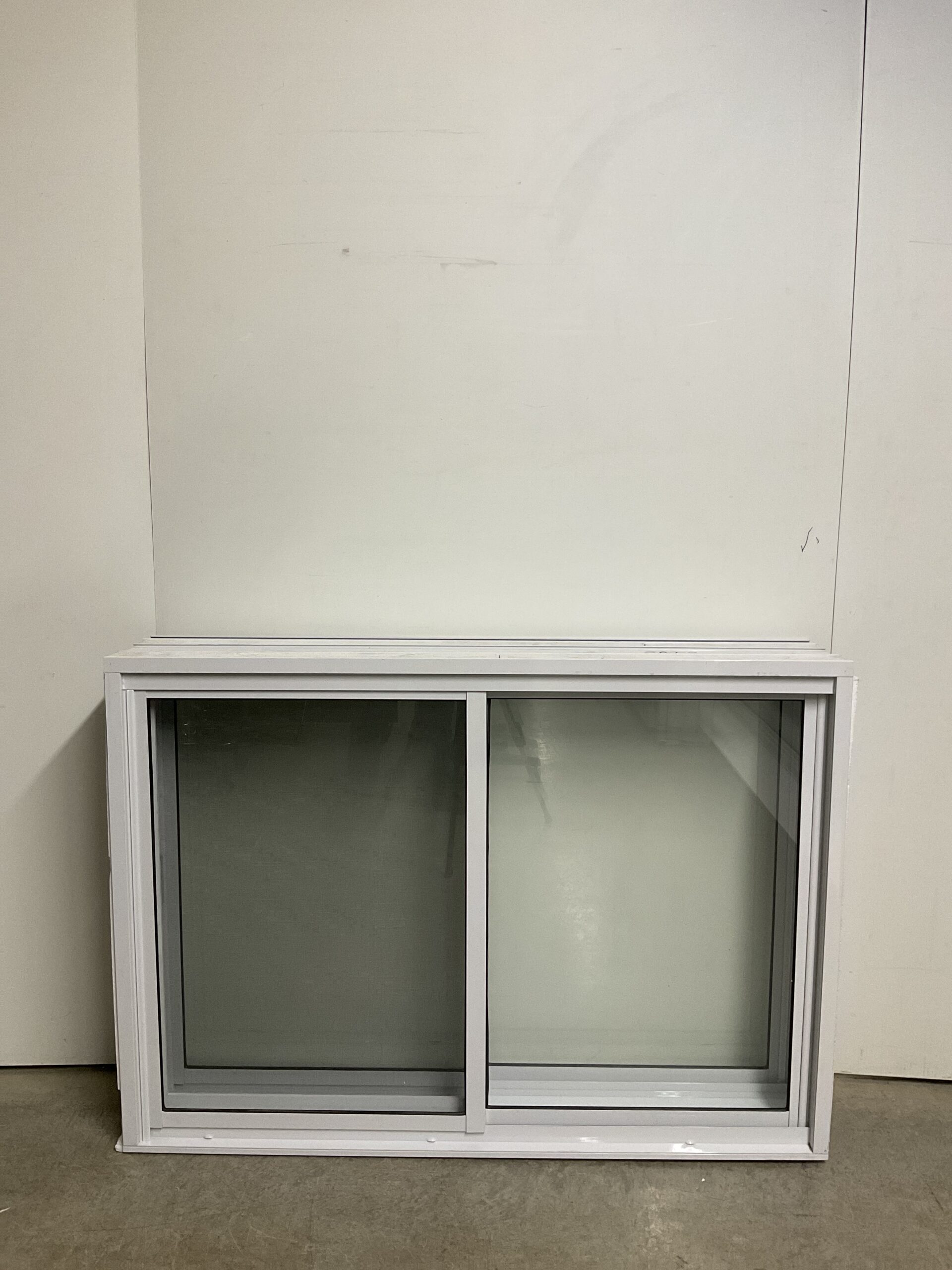10852CA Fenêtre Coulissante Aluminium Blanc 2 sect 2 ouvr 46 1/2 x 33 1/2